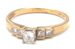 Ladies 5-Diamond Engagement Ring