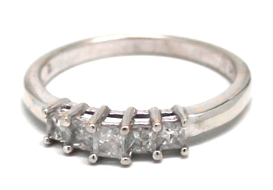 Ladies 5-Diamond Engagement Ring 