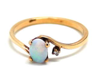 Ladies Opal/10K Gold Ring 