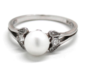 Ladies Pearl/Silver Birthstone Ring