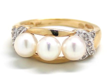 Ladies Pearl/10K Gold Birthstone Ring
